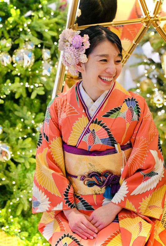 Femme derrière une compagnie de thé japonais à Montréal